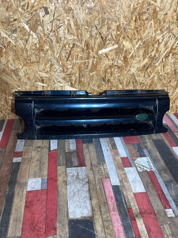 Решетка радиатора Land Rover Discovery DHB00027AXXX L319, передняя