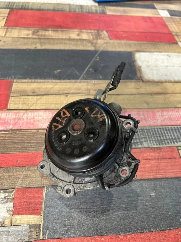 Насос водяной Jaguar XE 2017 GX738509AA X760 204DTD