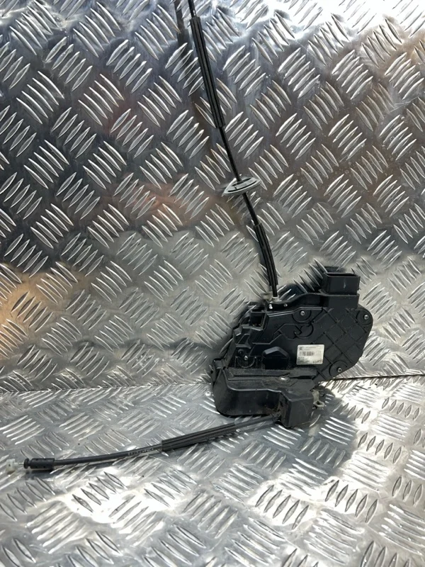 Замок двери Land Rover Discovery LR014100 L319, передний правый
