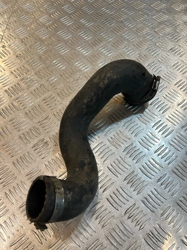 Патрубок интеркулера Land Rover Range Rover Sport PNH500223 L320