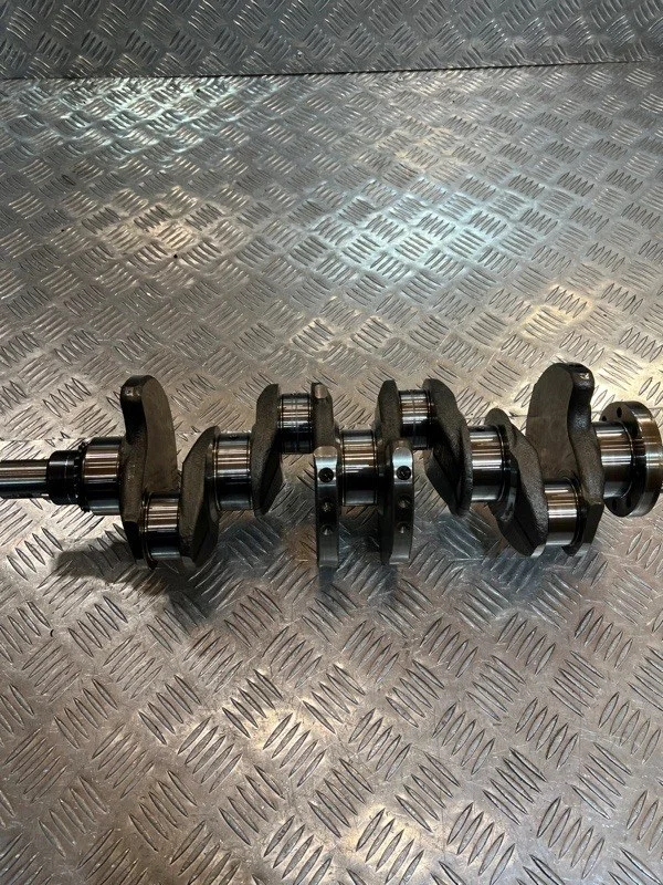 Коленвал Peugeot Traveller 0501N8 DW10