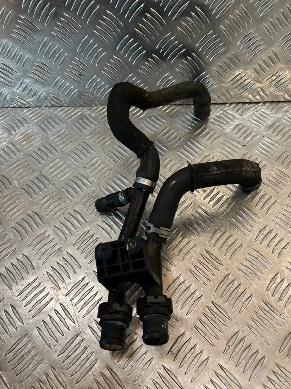 Патрубок системы охлаждения Land Rover Range Rover LR022730 L405 448DT