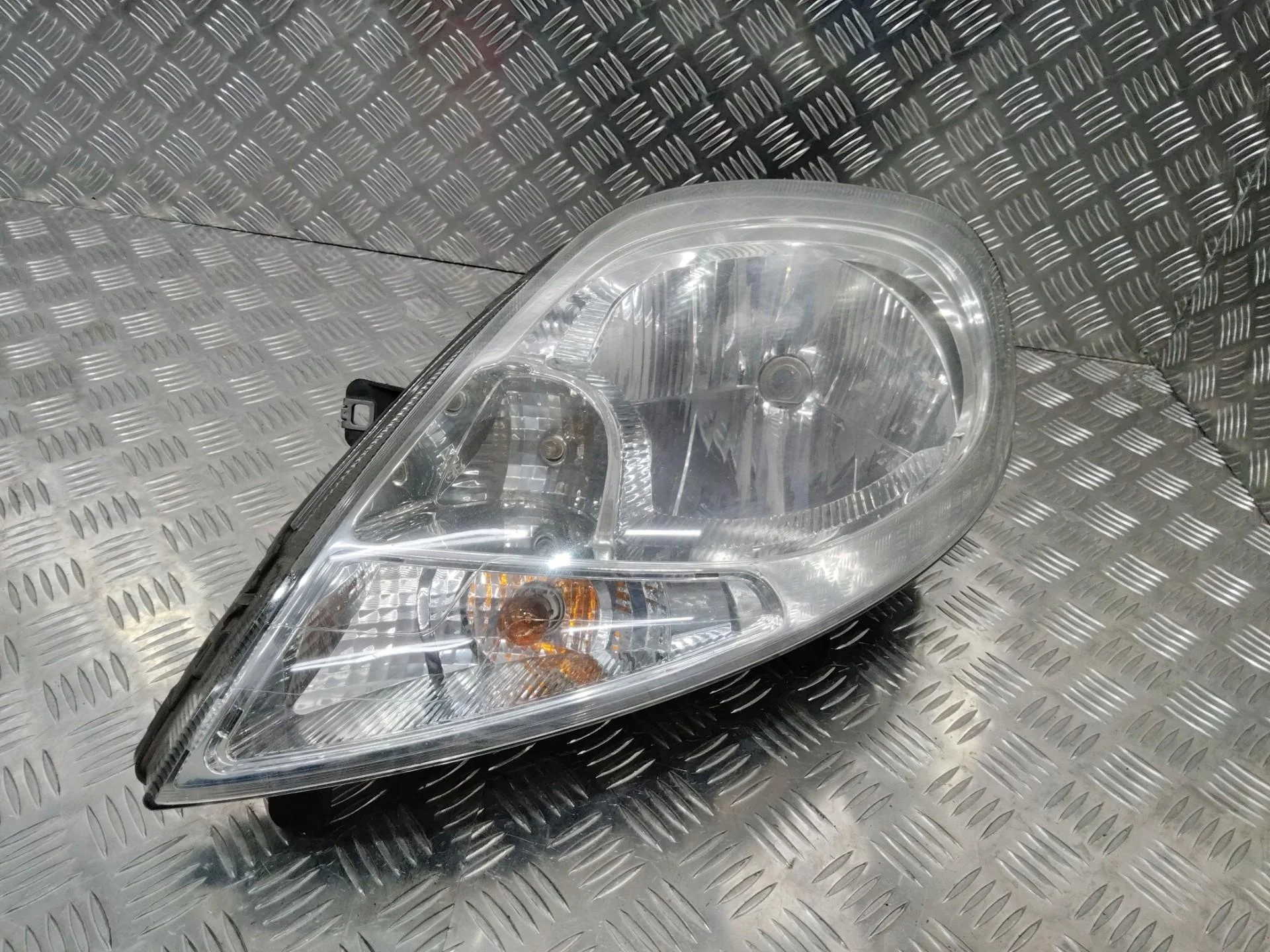 фара левая Renault Trafic 2  2011