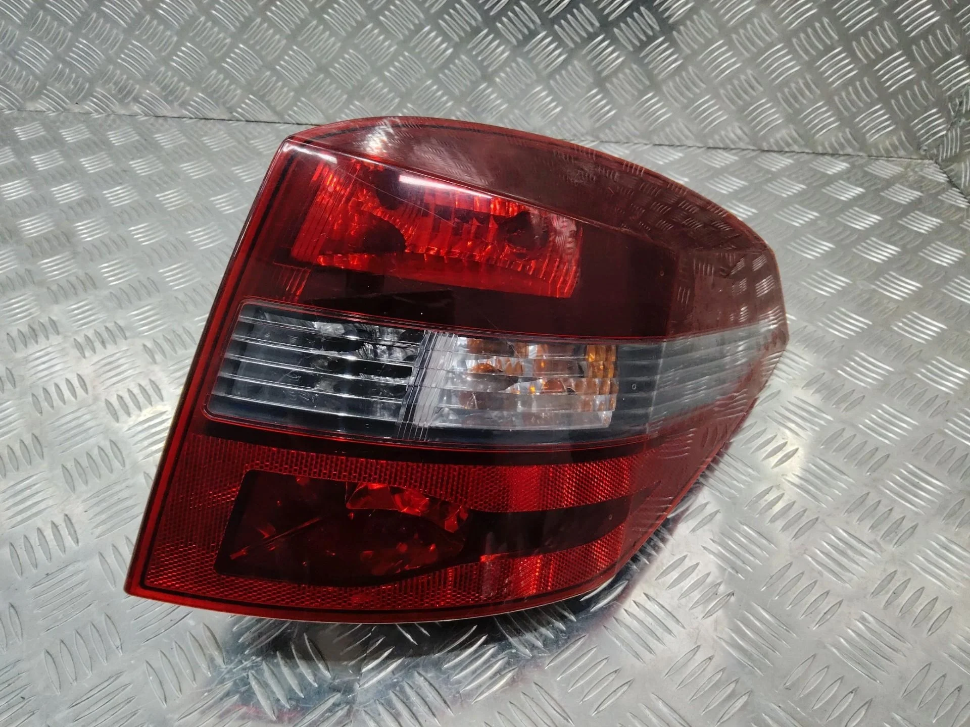 фонарь задний правый Renault Laguna 3  2011