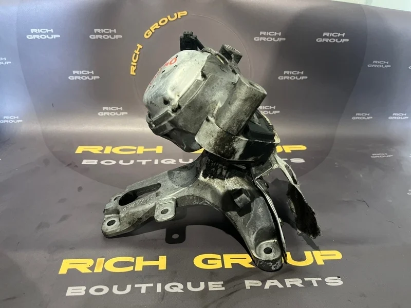 Подушка двигателя Audi A6 2012 4G0199381LH 4G2 CDUD, передняя правая