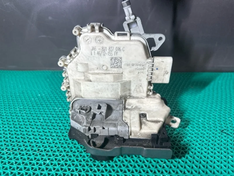 Замок двери Audi A6 2012 8J1837016C 4G2 CDUD, передний правый