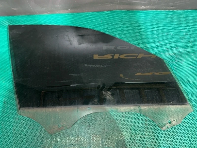 Стекло двери BMW X5 2007 51337137014 E70 M57N2, переднее правое
