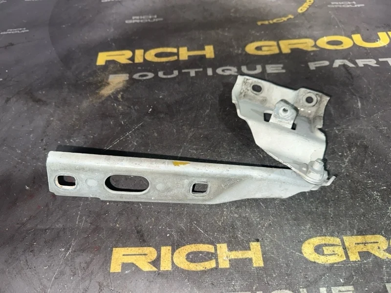 Петля капота Audi A4 2010 8K0823302D 8K2 CAEB, правая