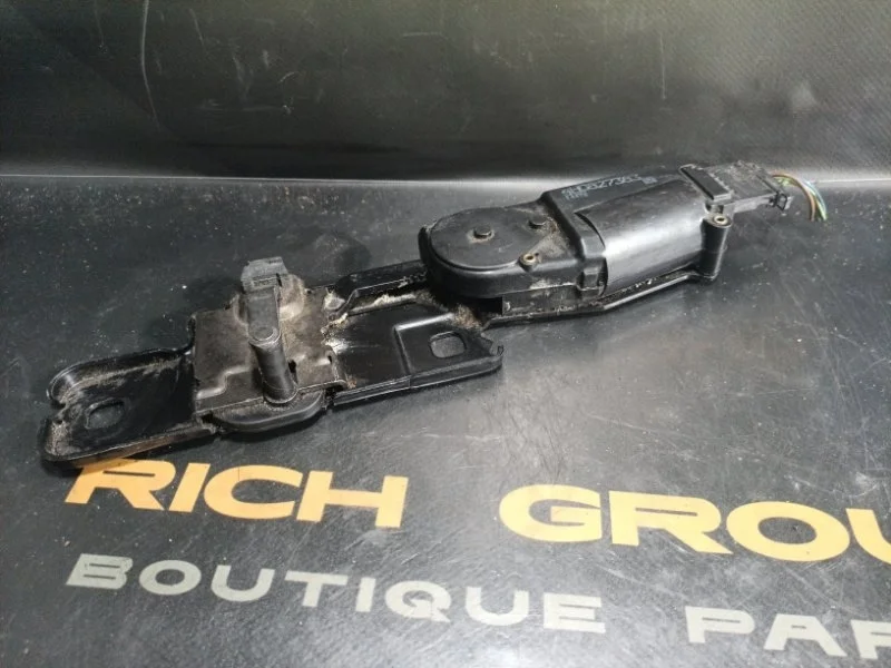 Замок багажника Audi A8 2010 4H0827505 D4 CDRA