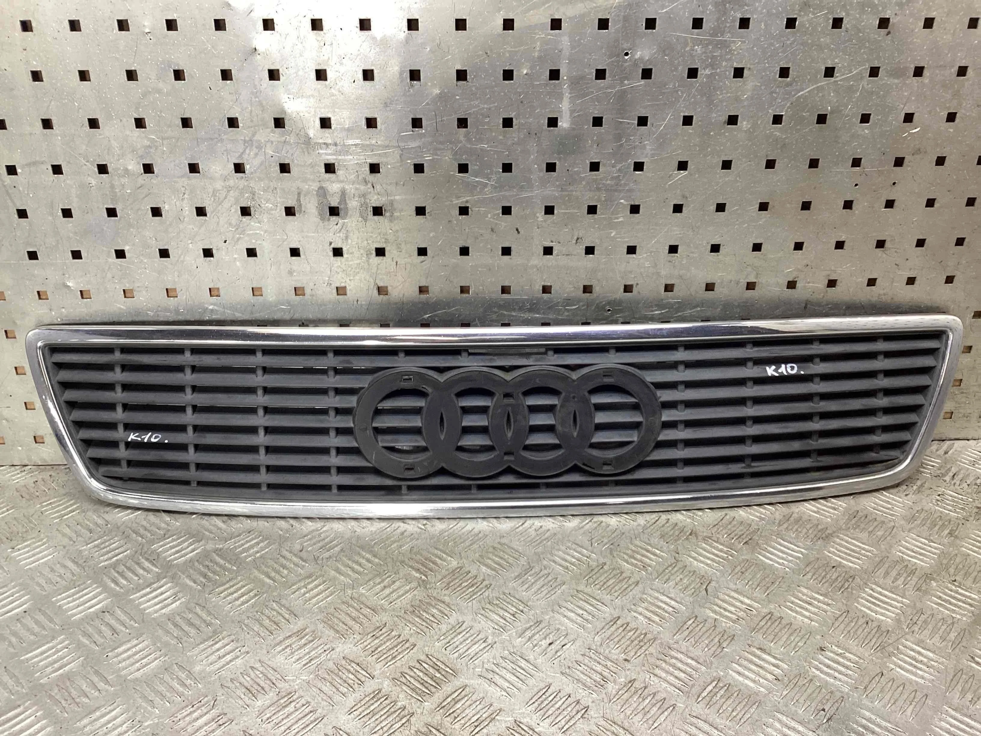 Решетка радиатора Audi A8 D2 (4D) 1994-2002 1997 2,5 TDi Дизель АКПП Седан. A8