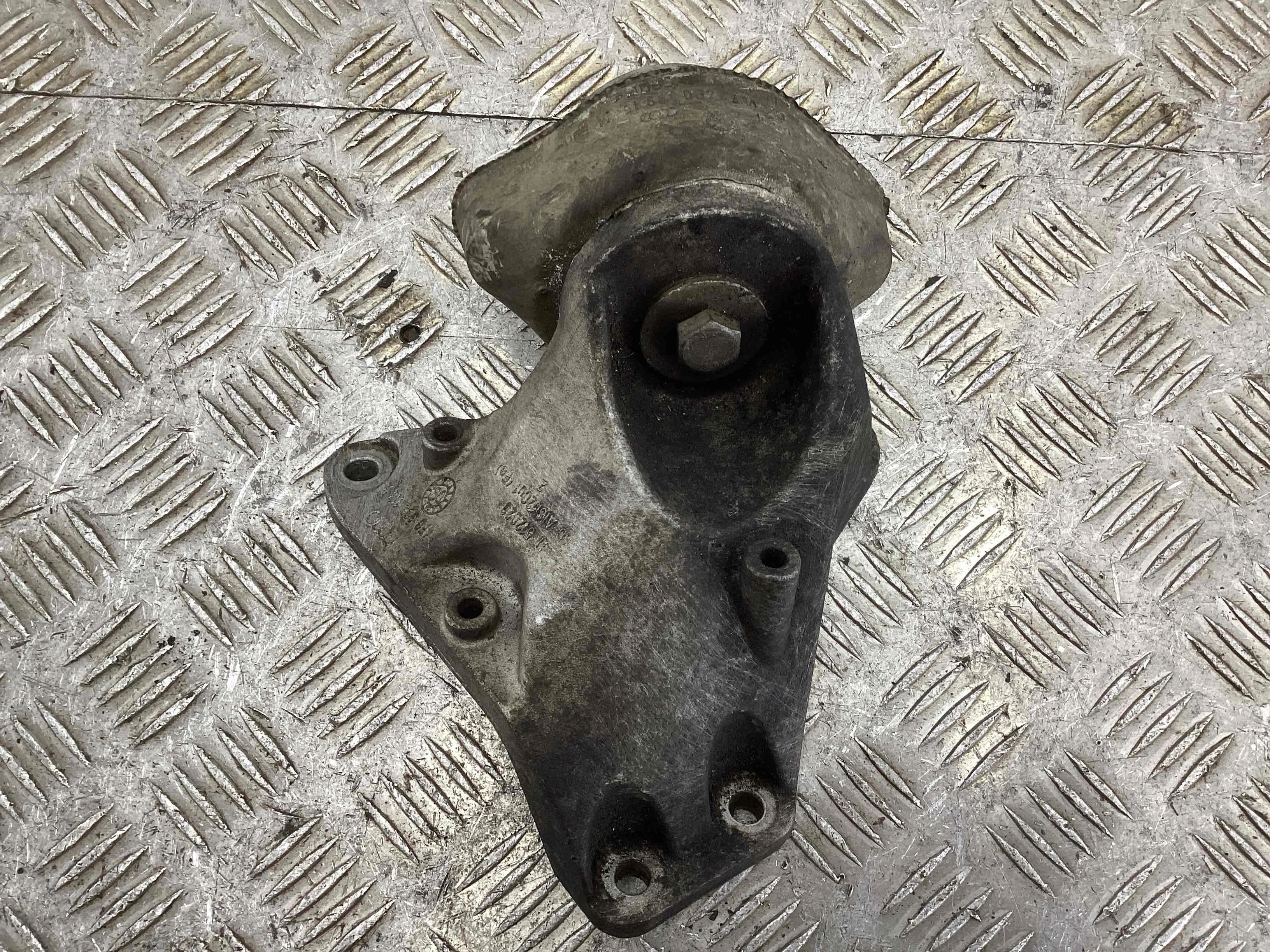 Кронштейн КПП Audi A6 C6 (4F) 2004-2008 2007 3,0 TDi Дизель АКПП Универсал. A6