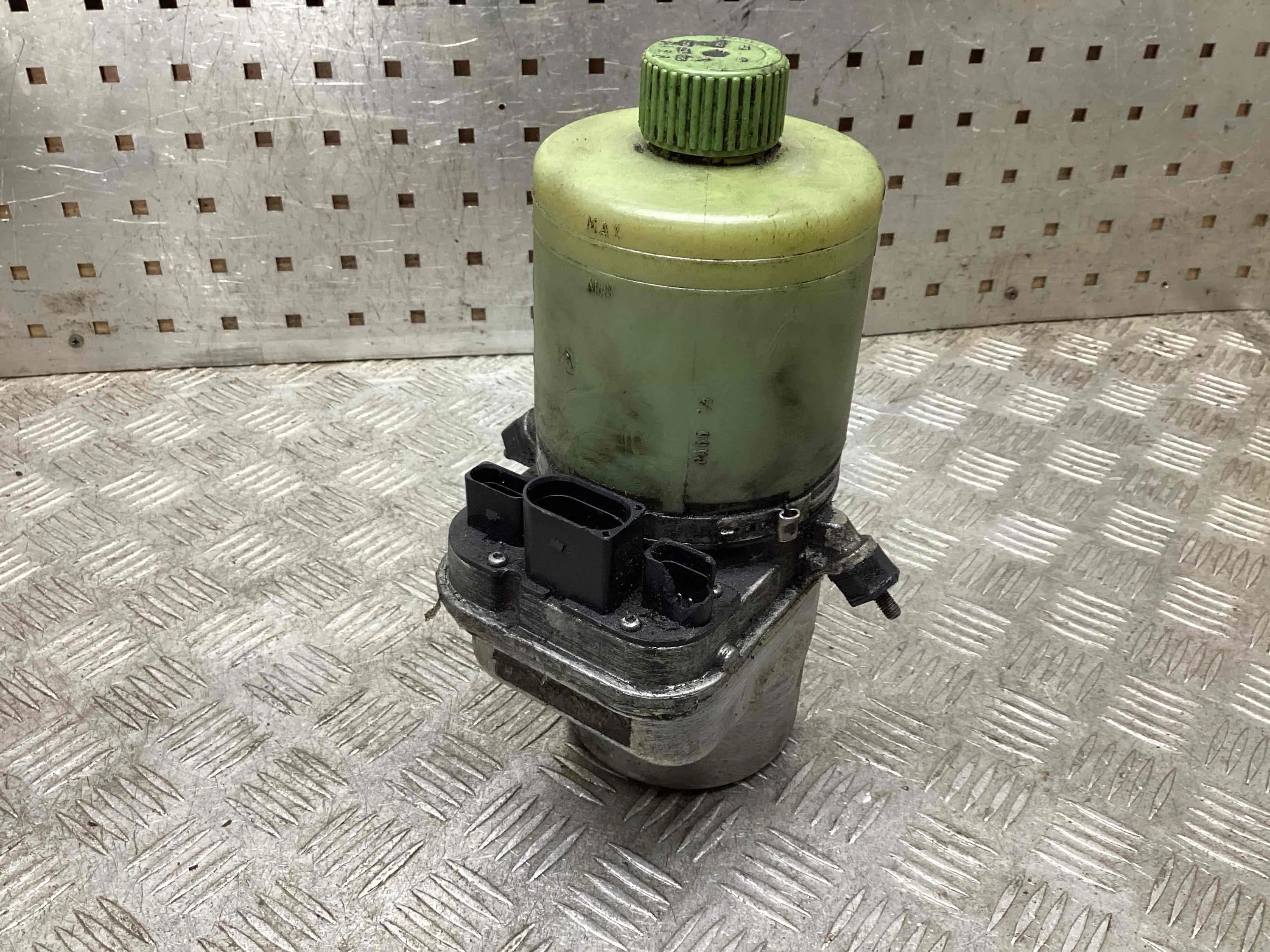 Электрогидроусилитель руля Seat Cordoba I (6K) 1993-2003 2001 1,4 i Бензин МКПП Хэтчбек. Cordoba