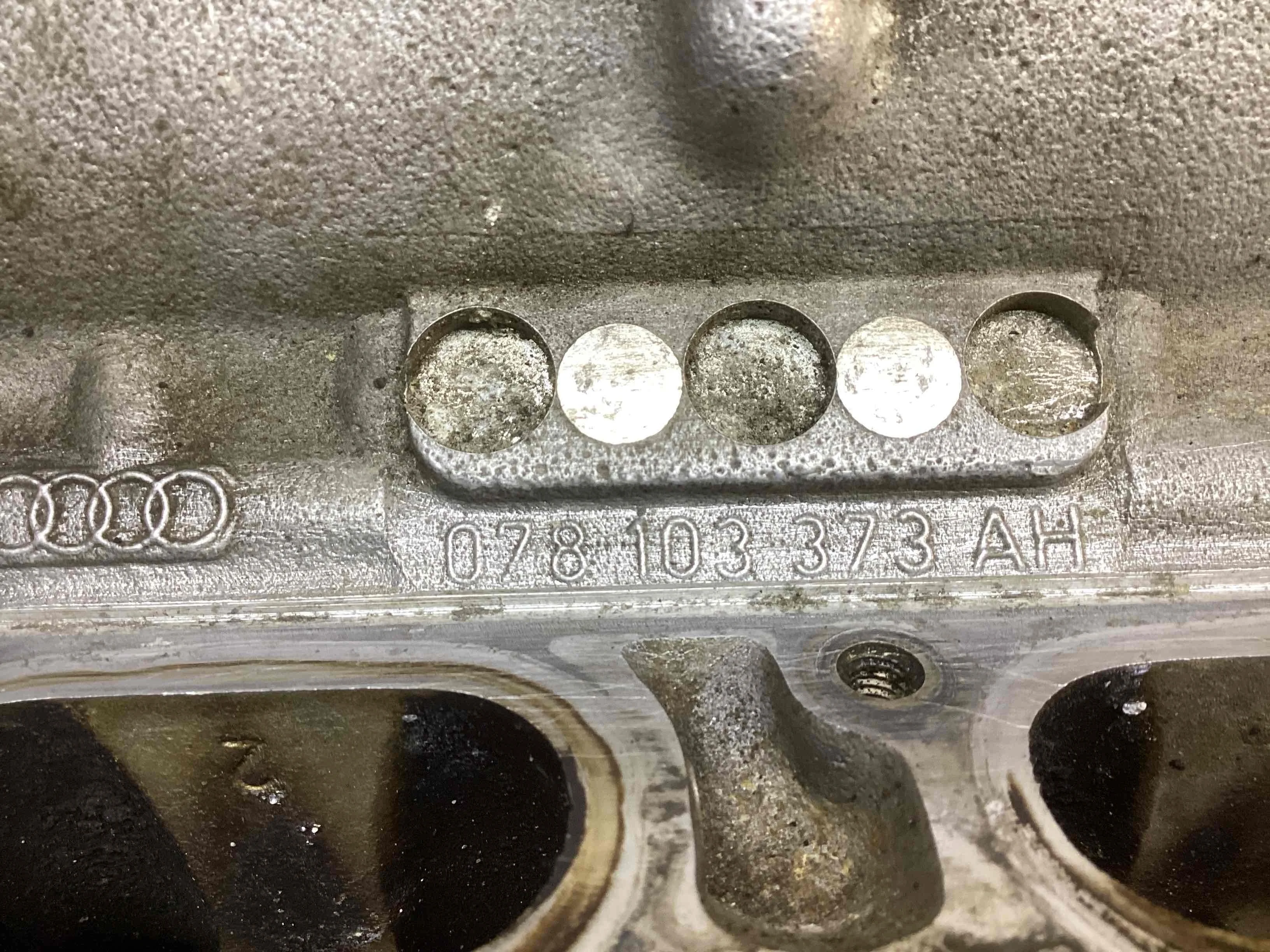 Головка блока цилиндров Audi A6 C5 (4B) 1997-2001 1998 2,4 i Бензин АКПП Седан. A6