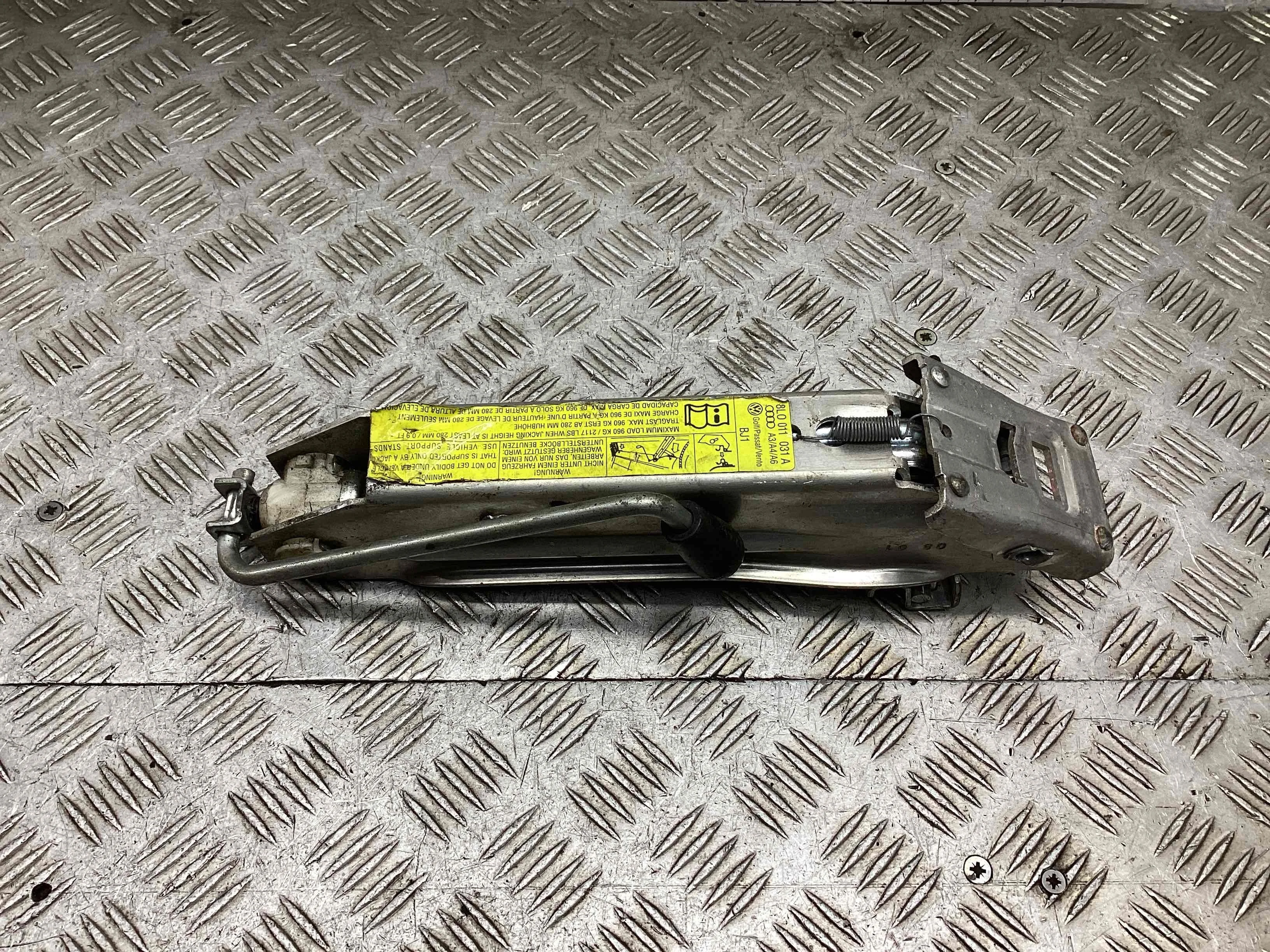 Домкрат Audi A3 I (8L) 1996-2000 2000 1,9 TDi Дизель МКПП Хэтчбек. A3