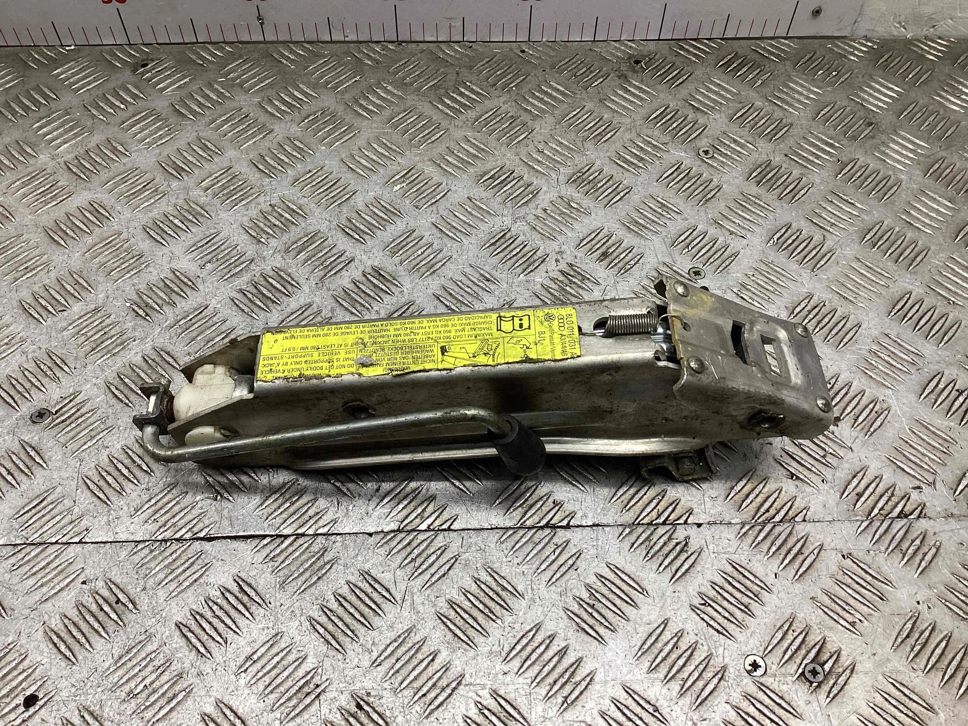 Домкрат Audi A6 C5 (4B) 1997-2001 2000 1,9 TDi Дизель МКПП Седан. A6