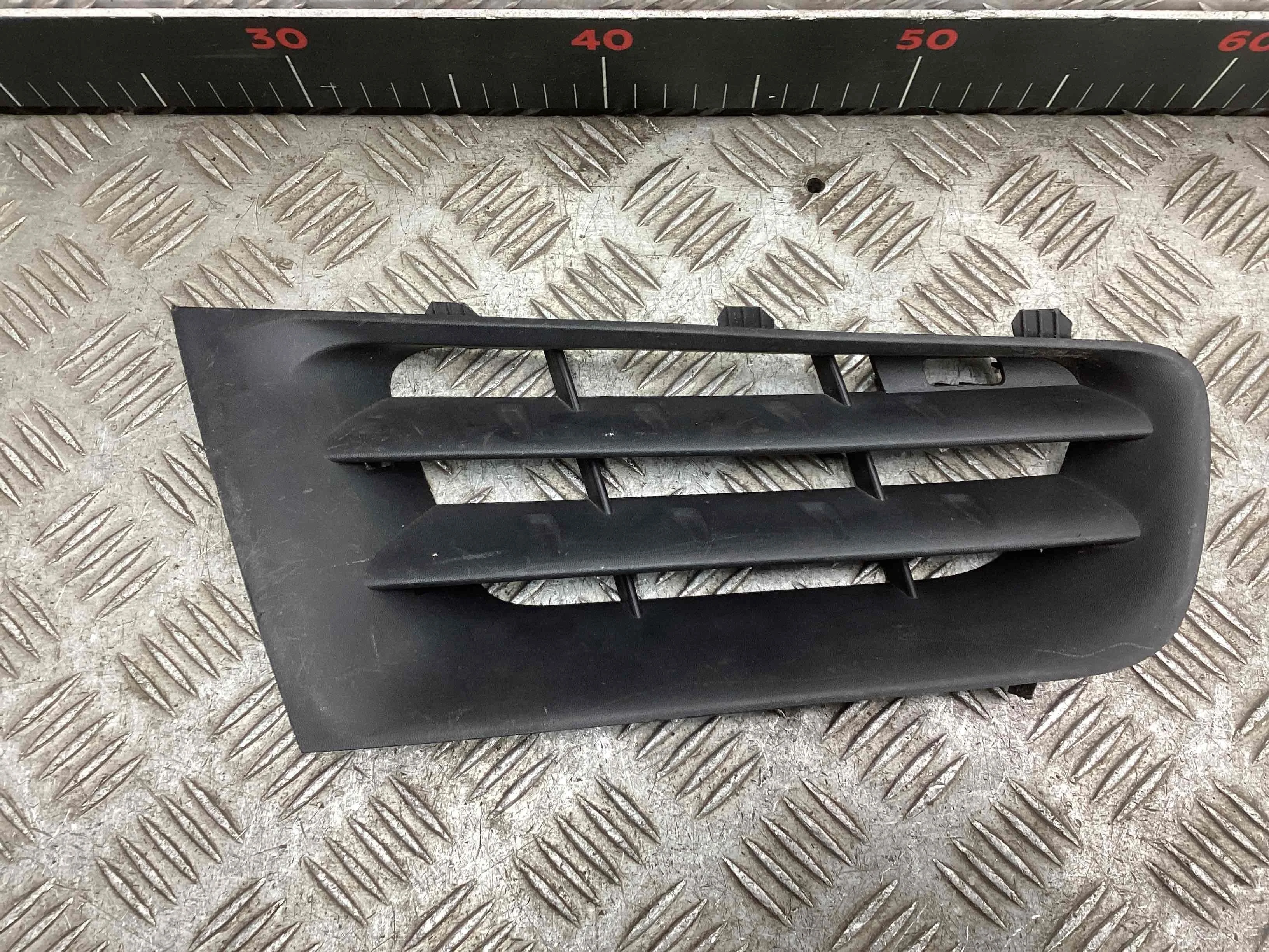 Заглушка (решетка) в бампер передний Renault Megane II 2002-2006 2006      Megane