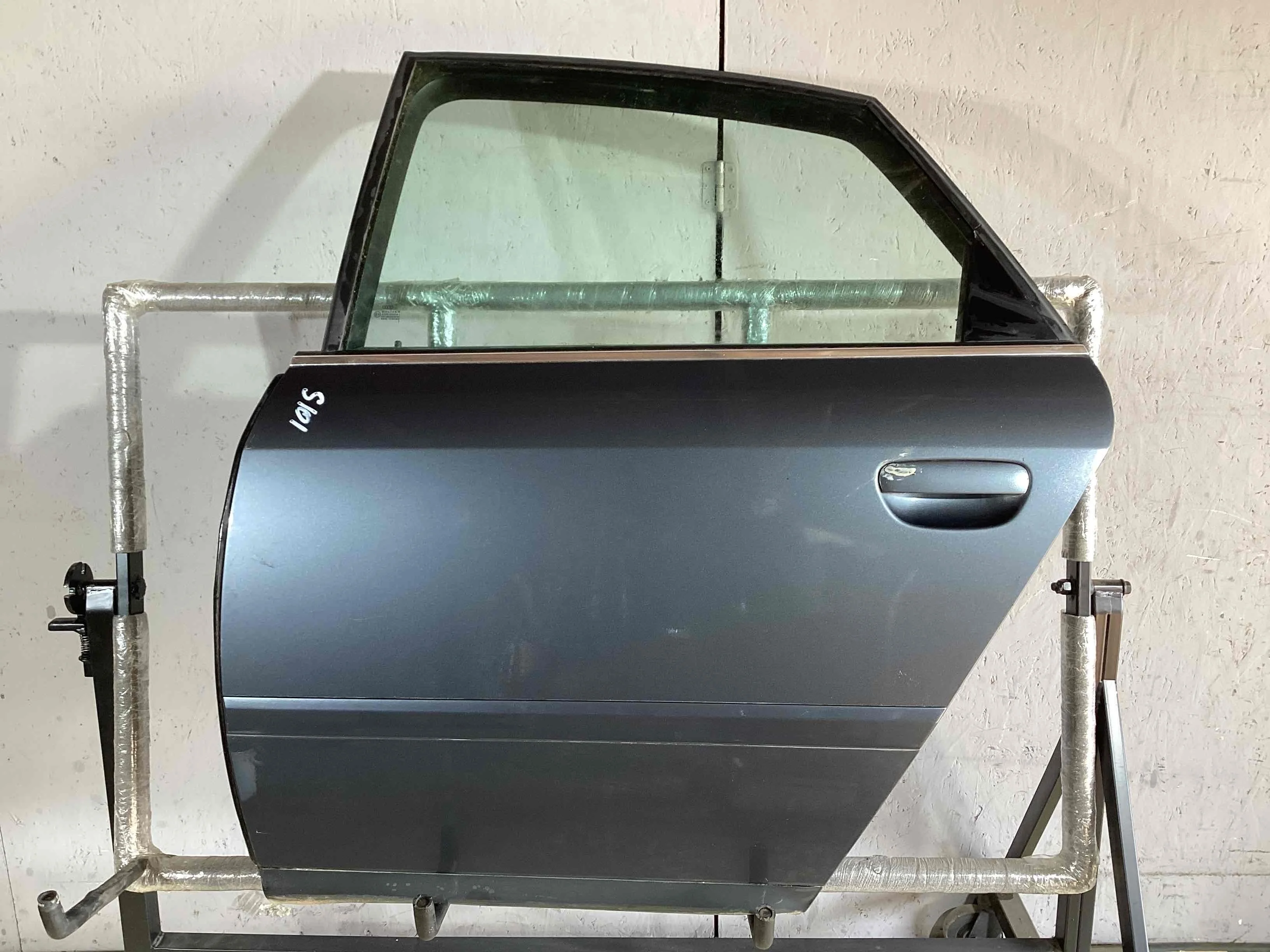Дверь задняя левая Audi A6 C5 (4B) 2001-2004 рестайлинг 2002 2,4 i Бензин АКПП Седан. A6