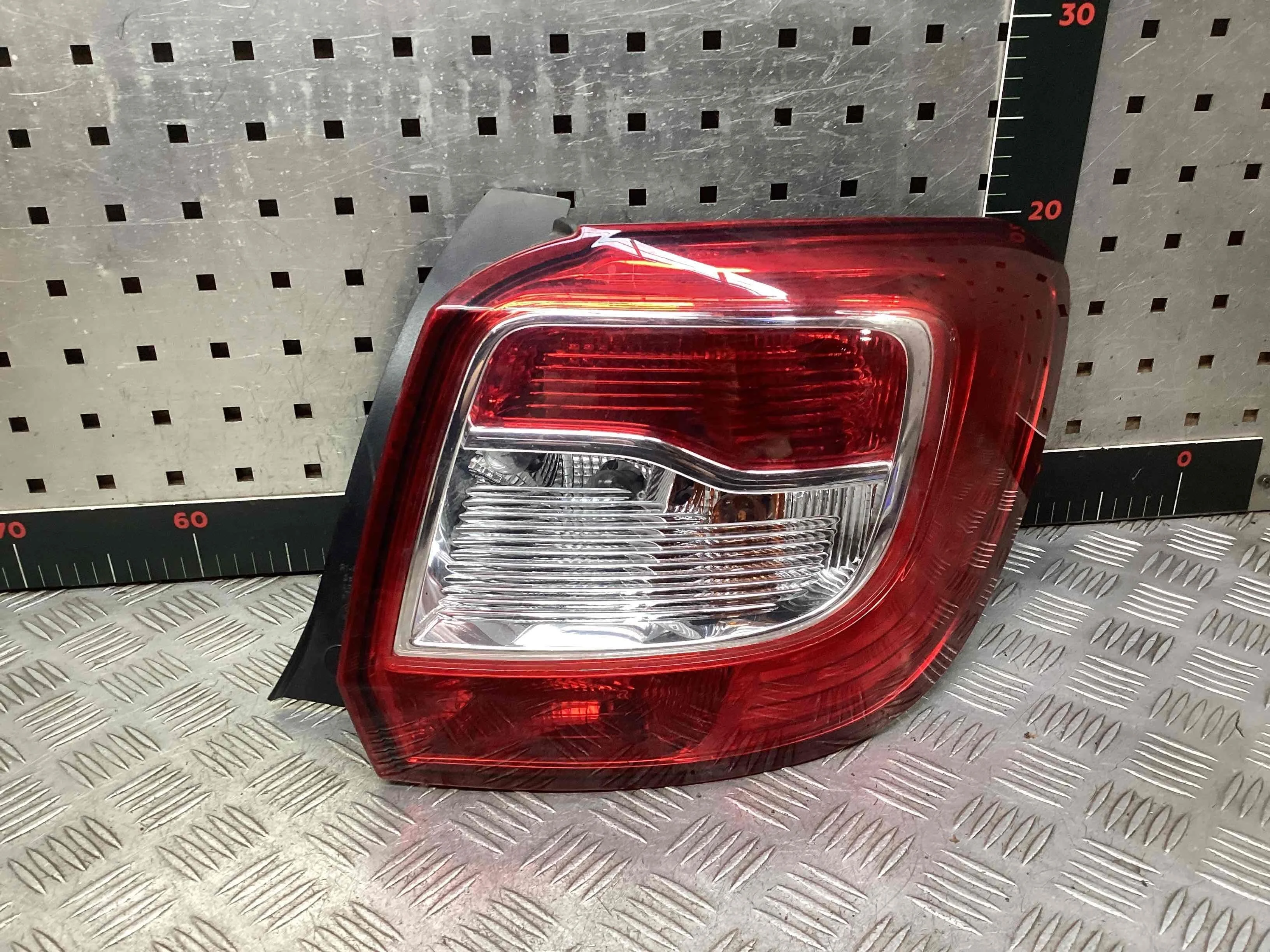 Фонарь задний правый Dacia Sandero II (B52) 2013-2020 2015 1,2 i Бензин МКПП 5ст. Хэтчбек 5дв. Sandero