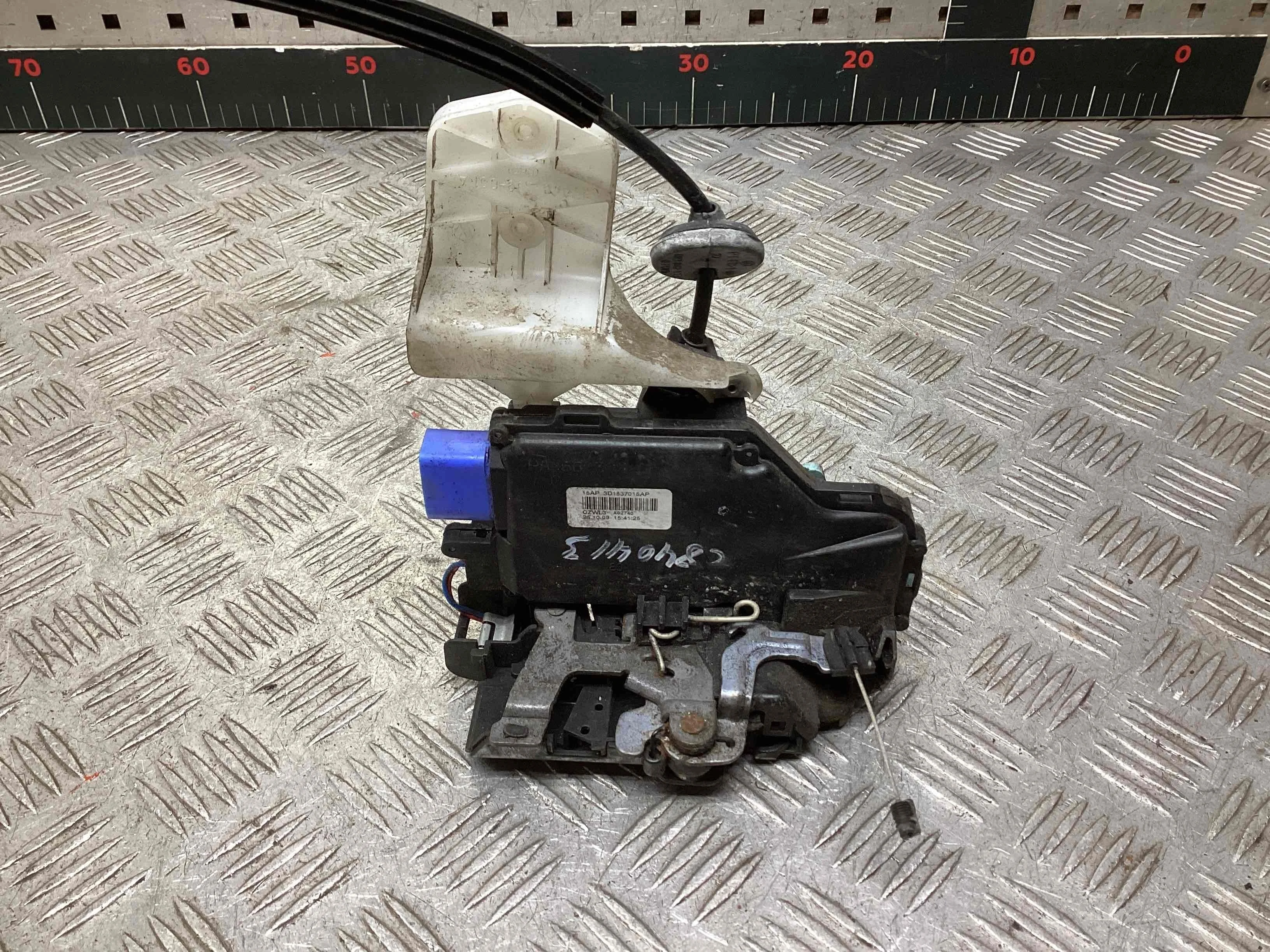 Замок двери передней левой Volkswagen Caddy III (2K) 2004-2010 2009 2,0 TDi Дизель МКПП 6ст. Фургон. Caddy