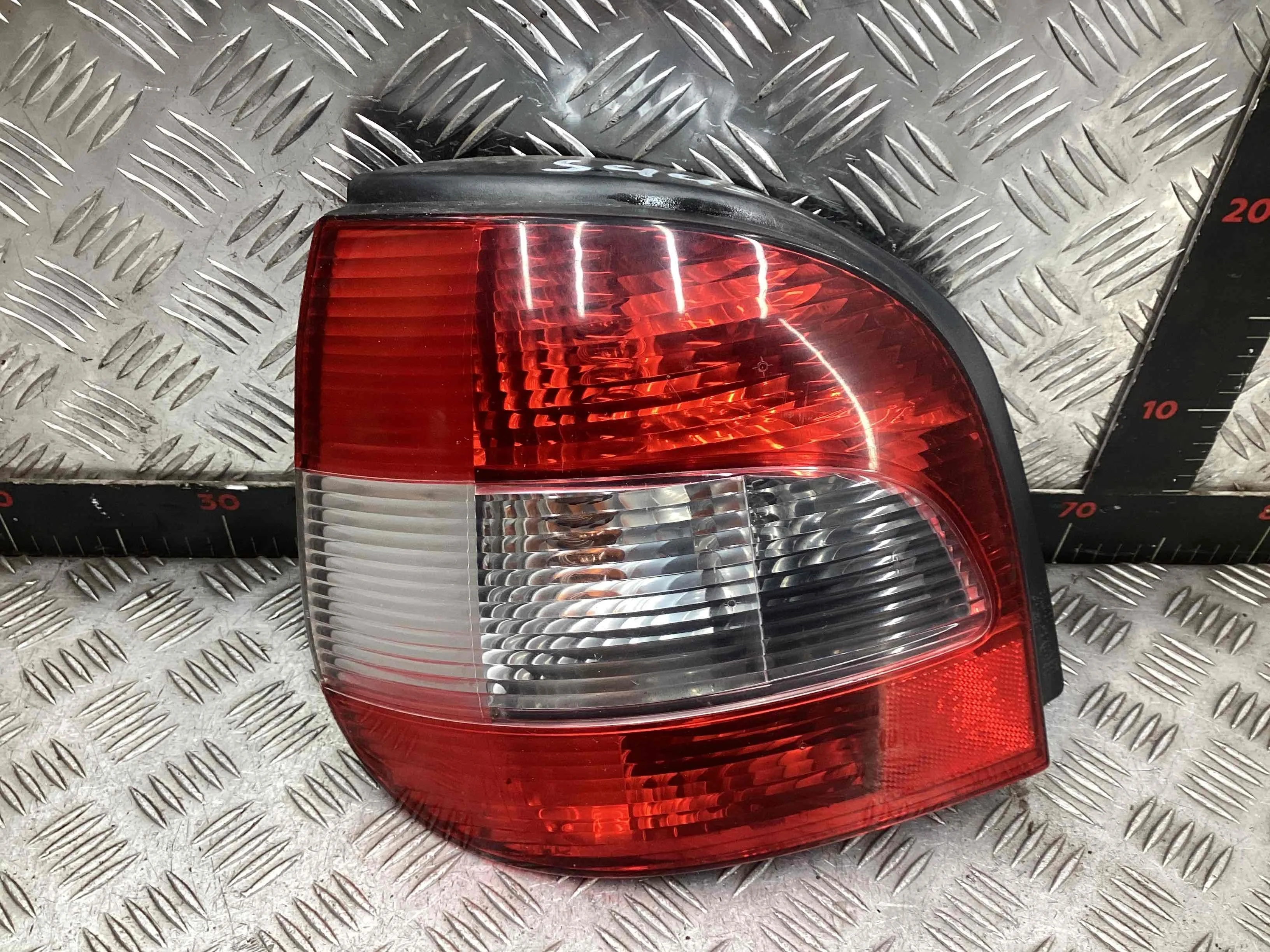 Фонарь задний левый Renault Scenic I (JA) 1999-2003 рестайлинг 2001 1,6 i Бензин МКПП 5ст. Минивэн. Scenic