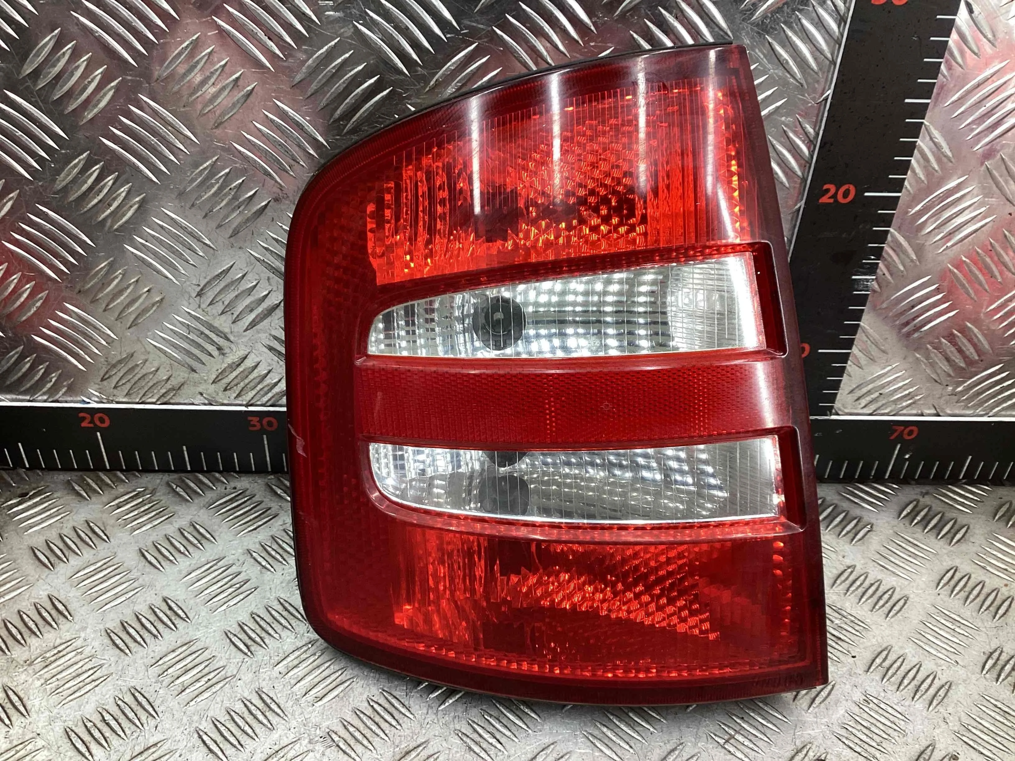 Фонарь задний левый Skoda Fabia I (6Y) 1999-2004 2003 1,4 i Бензин МКПП 5ст. Универсал. Fabia