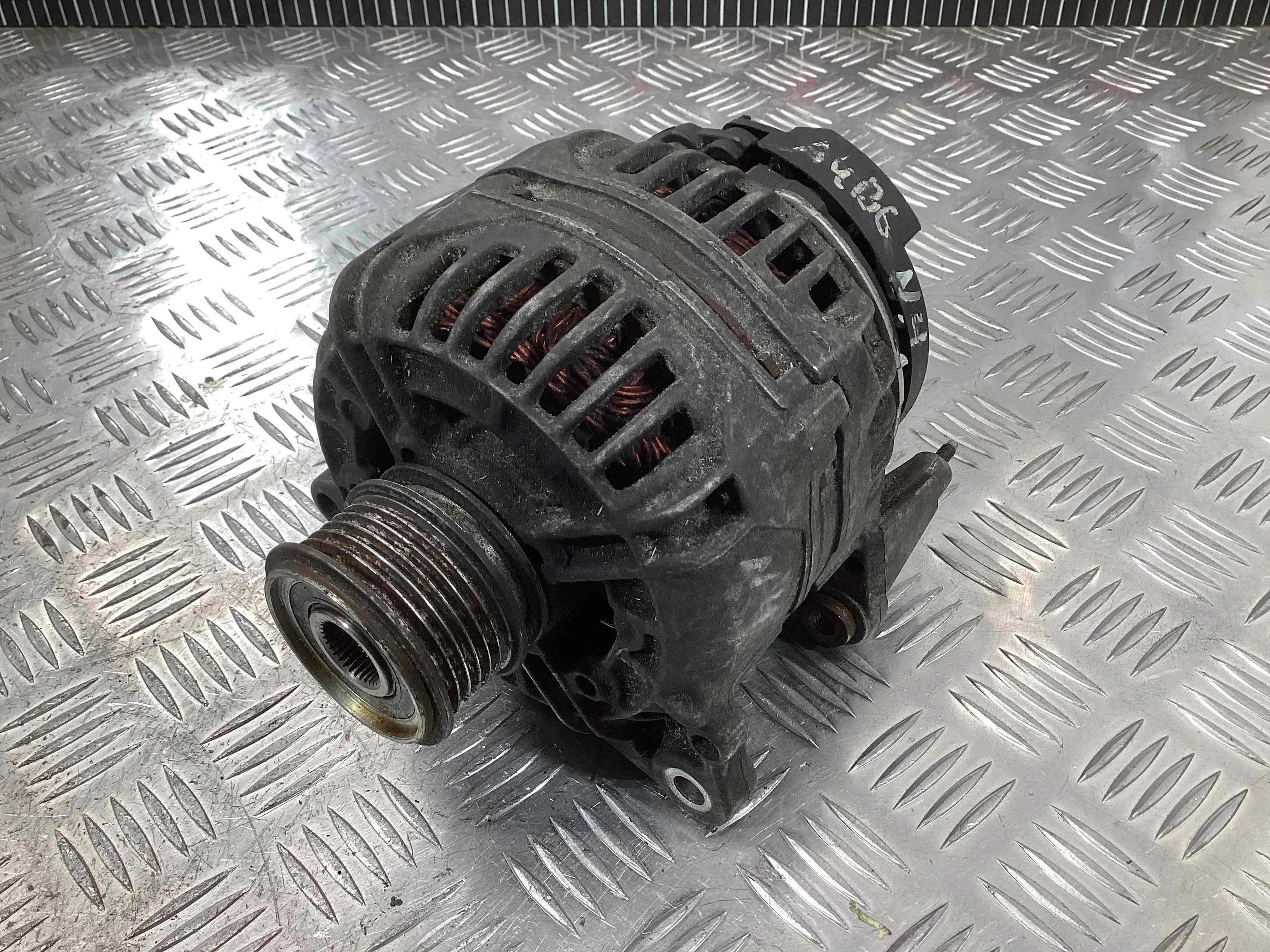 Генератор Audi A4 B6 (8EC, 8E5) 2000-2004 2002 1,9 TDi Дизель МКПП Универсал. A4