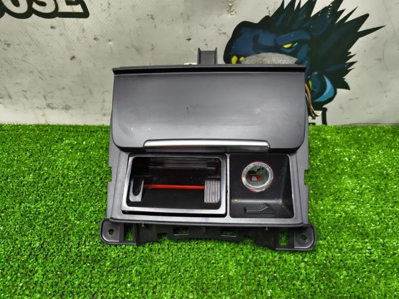 Пепельница Audi Q5 2010 8K0857951C 8R CDN