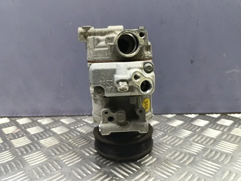 Компрессор кондиционера Audi A4 2012 8K0260805M B8 CDN