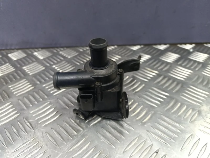 Дополнительная водяная помпа Audi A4 2012 06D121601 B8 CDN