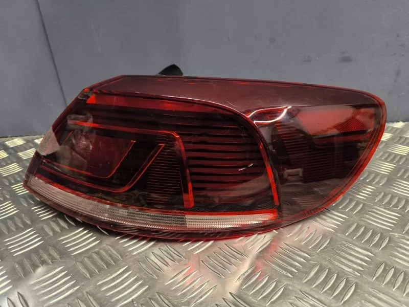 Фонарь задний правый Mercedes-Benz C-class 2012 3C8945208AD W204 271.820