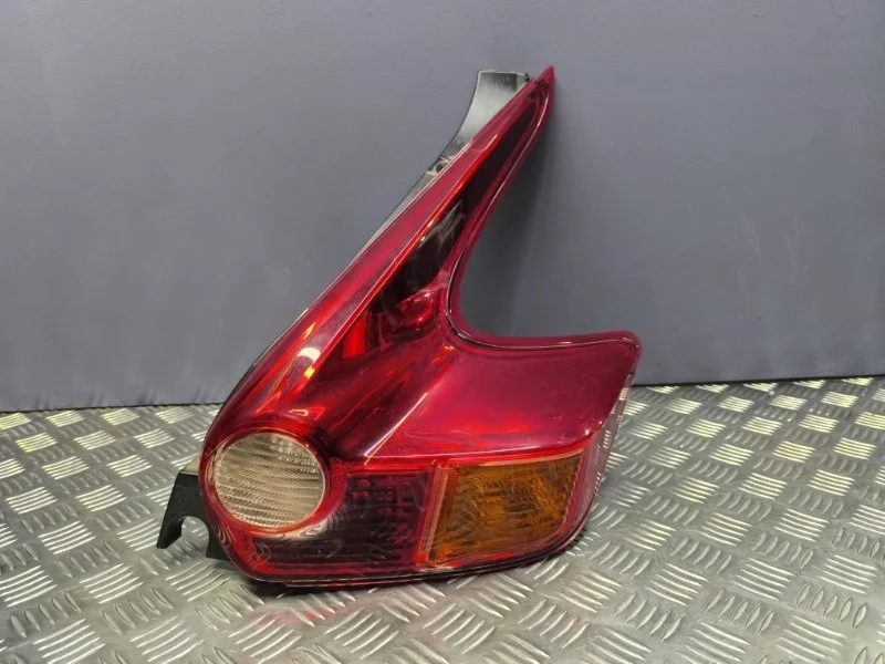 Фонарь задний правый Nissan Juke 2011 265501KA0A NF15 MR16DDT