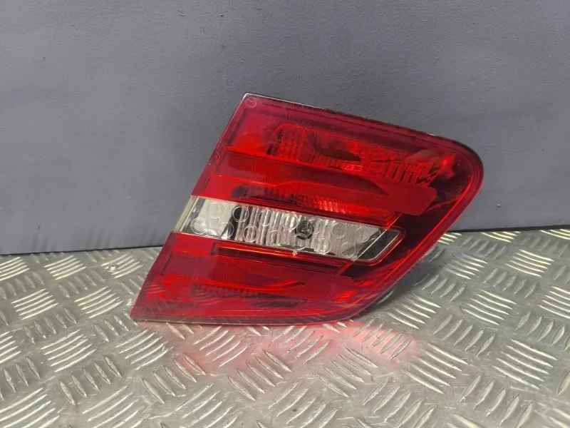 Фонарь в крышку багажника правый Mercedes-Benz B-class 2013 A2469066400 W246 270.910