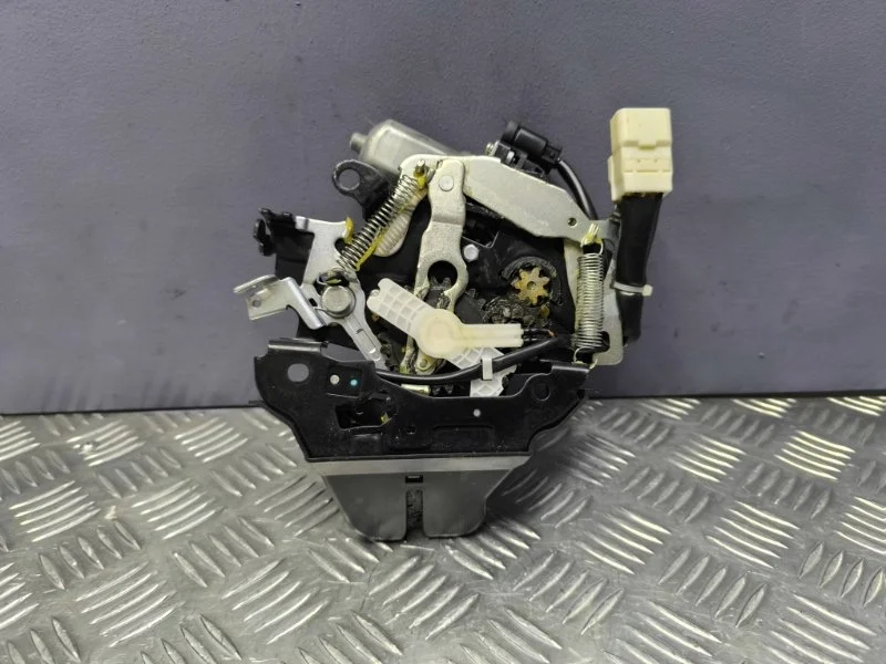 Замок багажника Lexus LS460 2015 6465050050 USF40 1URFSE