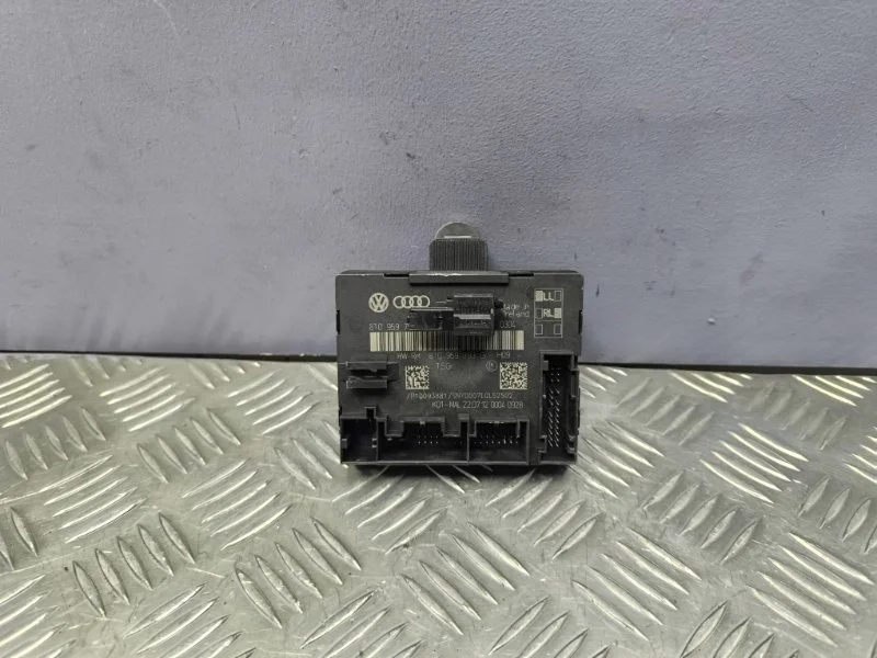 Блок управления дверьми Audi A5 2012 8T0959793M 8T CDN
