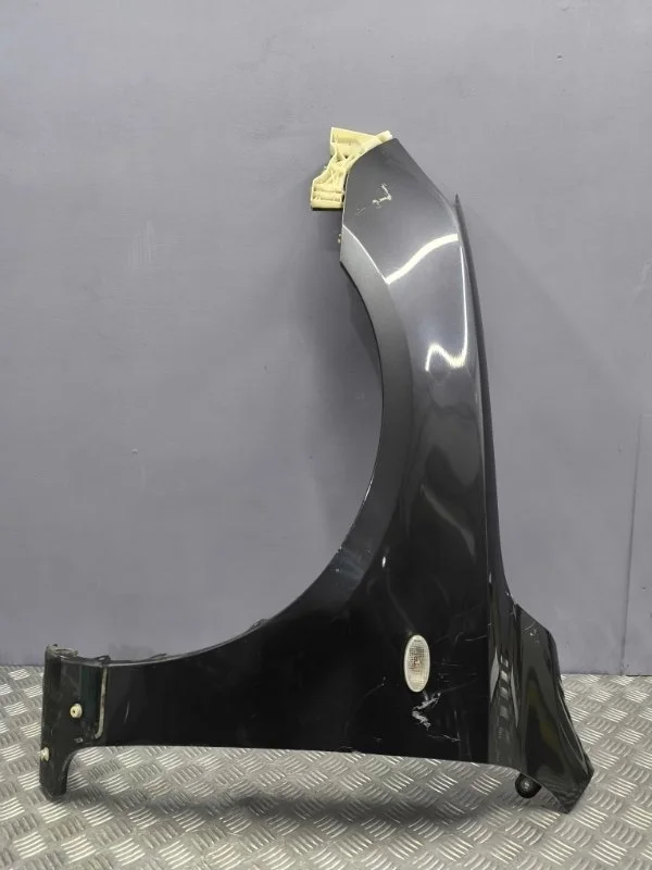Крыло переднее левое Mazda 3 2007 BN8V52211D BK LF-VE