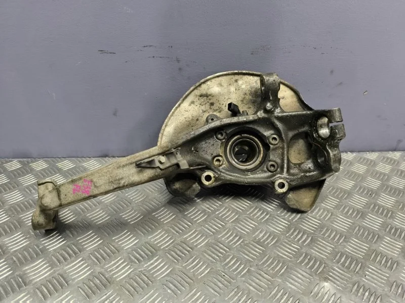 Кулак передний левый Audi A4 2012 4G0407253B B8 CDN
