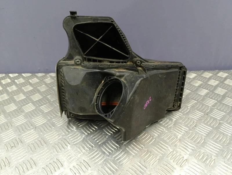 Корпус воздушного фильтра Audi A5 2012 8R0133837S 8T CDN