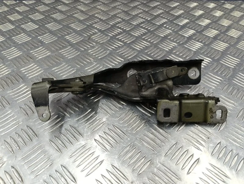 Петля капота Mercedes-Benz A-Class 2013 A1768800328 W176 270.910, левая