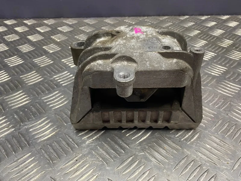 Подушка двигателя Audi A3 2007 1K0199262M 8P BZB, правая