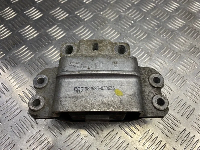 Подушка двигателя volkswagen Passat 2008 3C0199555Q B6 BZB, левая
