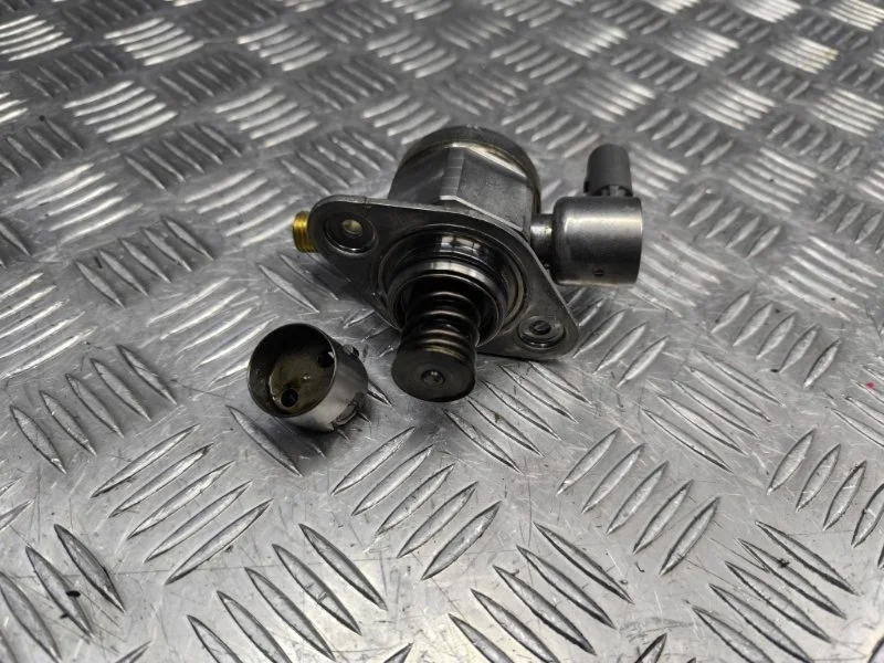 Топливный насос высокого давления volkswagen Passat 2008 06H127025M B6 BZB