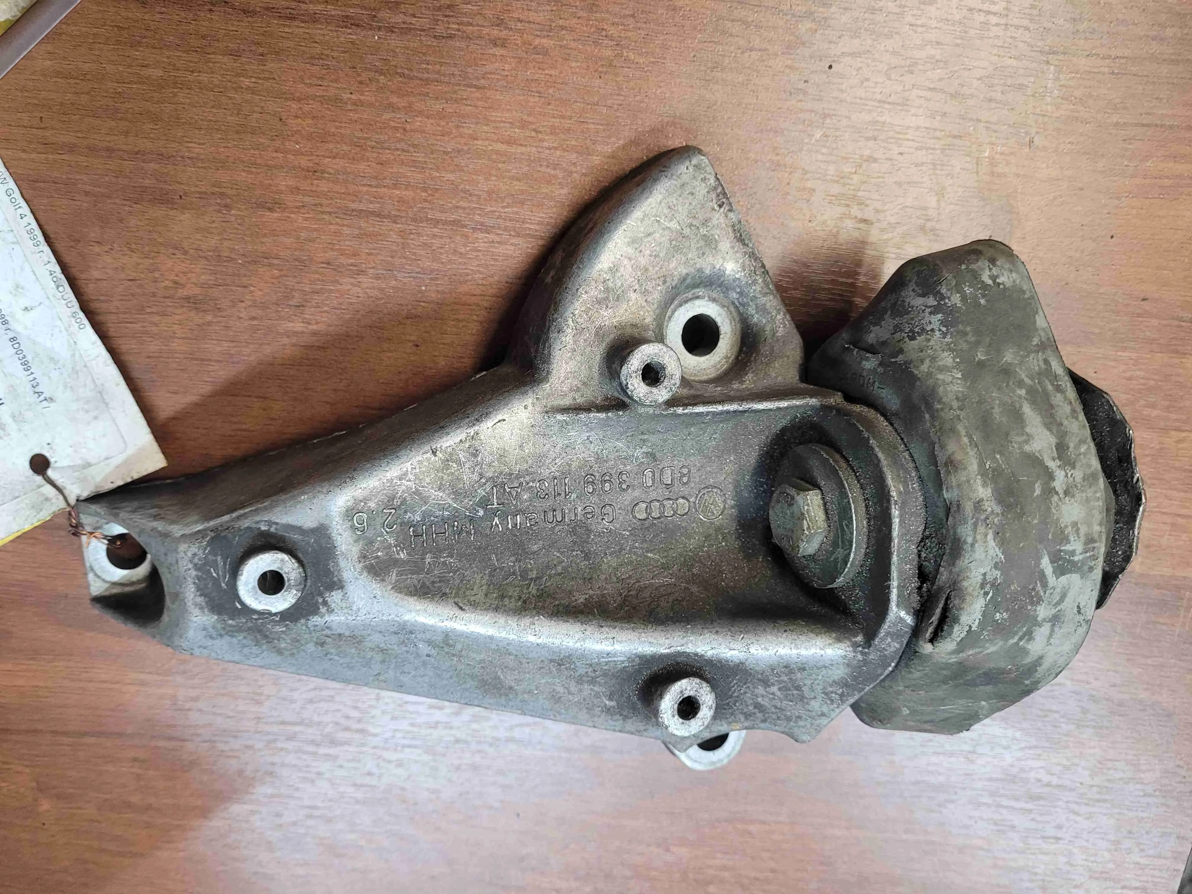 Кронштейн КПП Audi A6 A6 C5 (4B) 1997-2001 1998 2,5 TDi Дизель АКПП Седан.