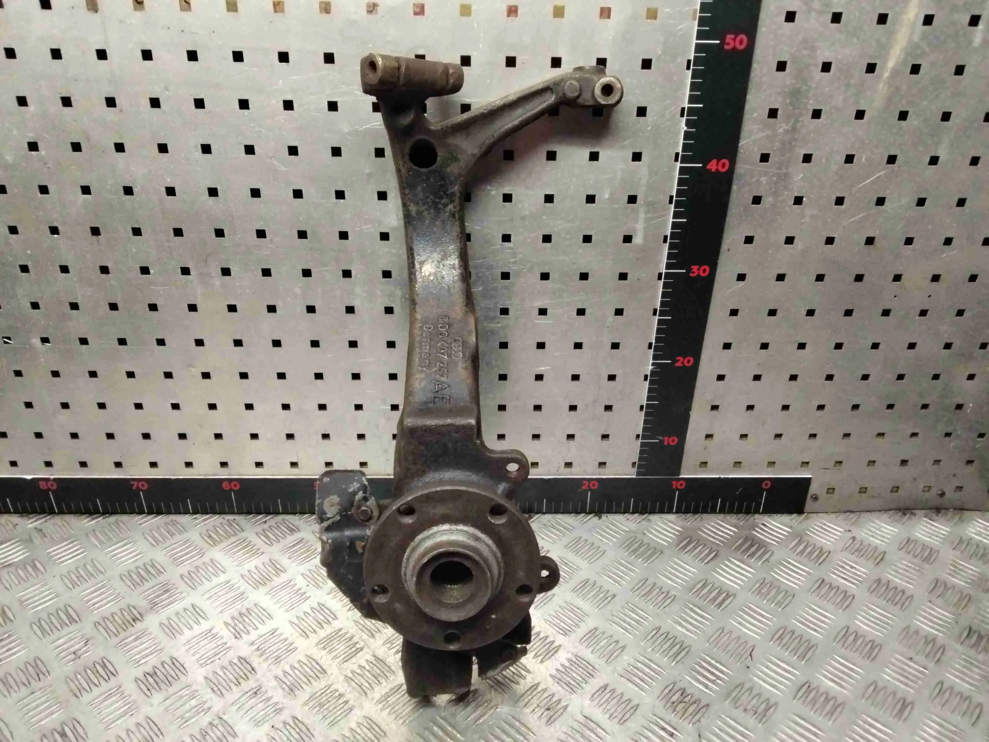 Кулак поворотный левый Audi A6 A6 C5 (4B) 1997-2001 1998 2,4 i Бензин АКПП Седан.