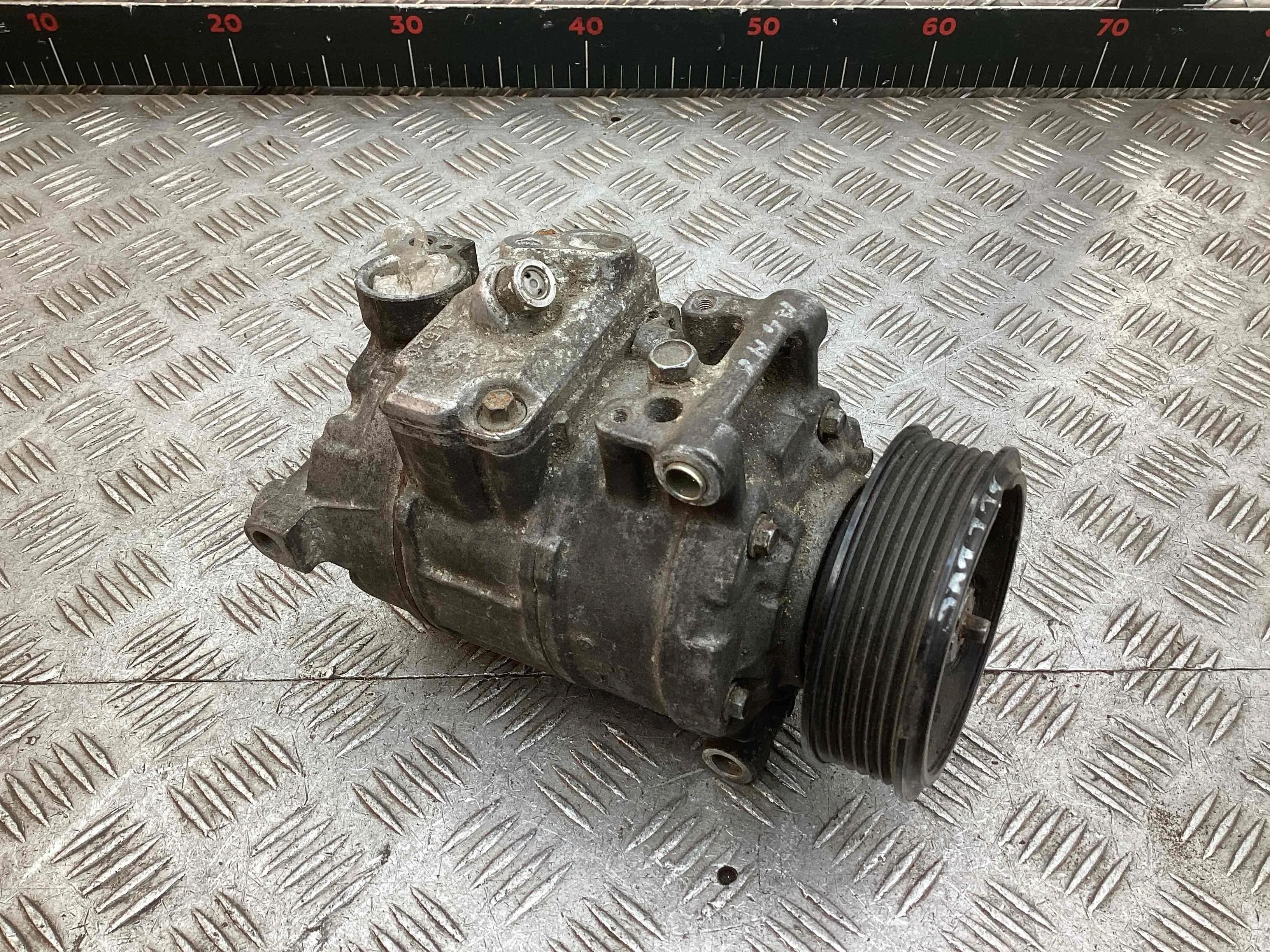 Компрессор кондиционера Audi A4 A4 B6 (8EC, 8E5) 2000-2004 2004 2,0 i Бензин Вариатор Седан.