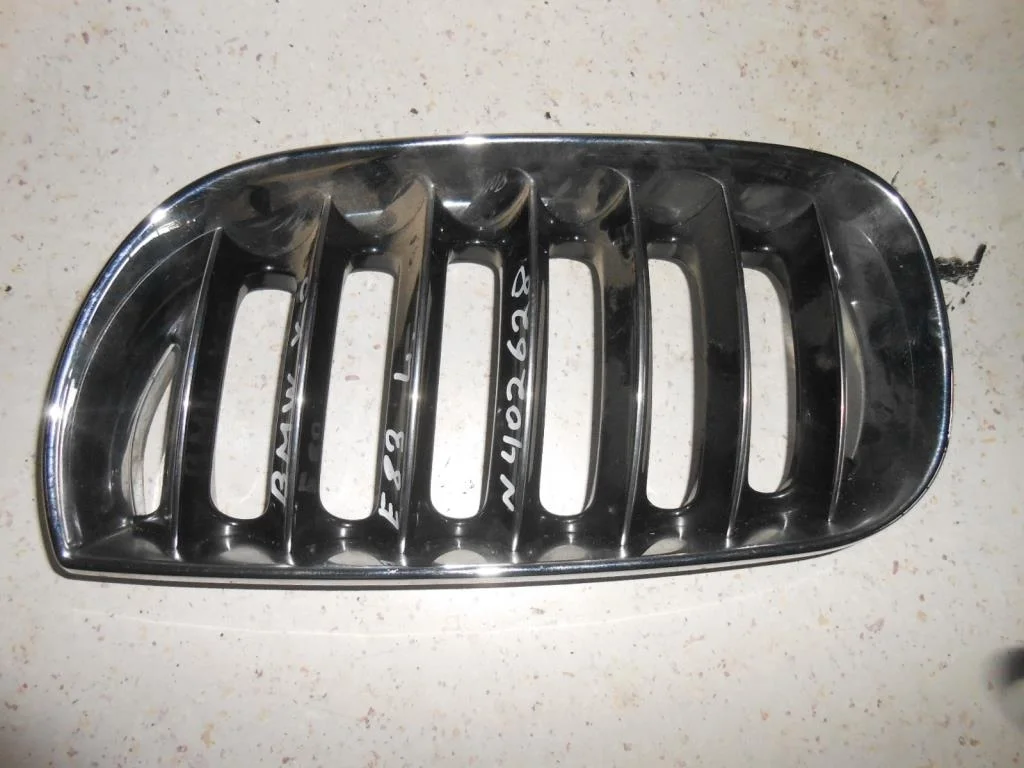 Решетка радиатора BMW X3 (E83) 2003-2010  2003 2,0 TD Дизель МКПП Внедорожник.