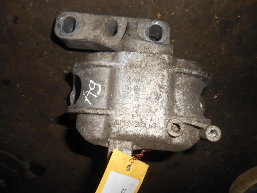 Подушка крепления двигателя Volkswagen Golf Golf V (1K) 2004-2009 2005 1,9 TDi Дизель МКПП Хэтчбек.