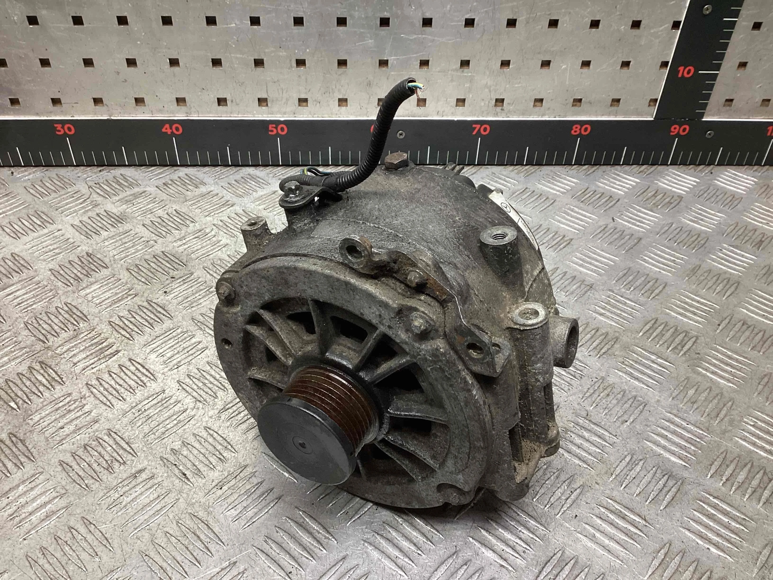 Генератор Mercedes C (W203) 2000-2004  2002 2,2 CDi Дизель АКПП Седан.