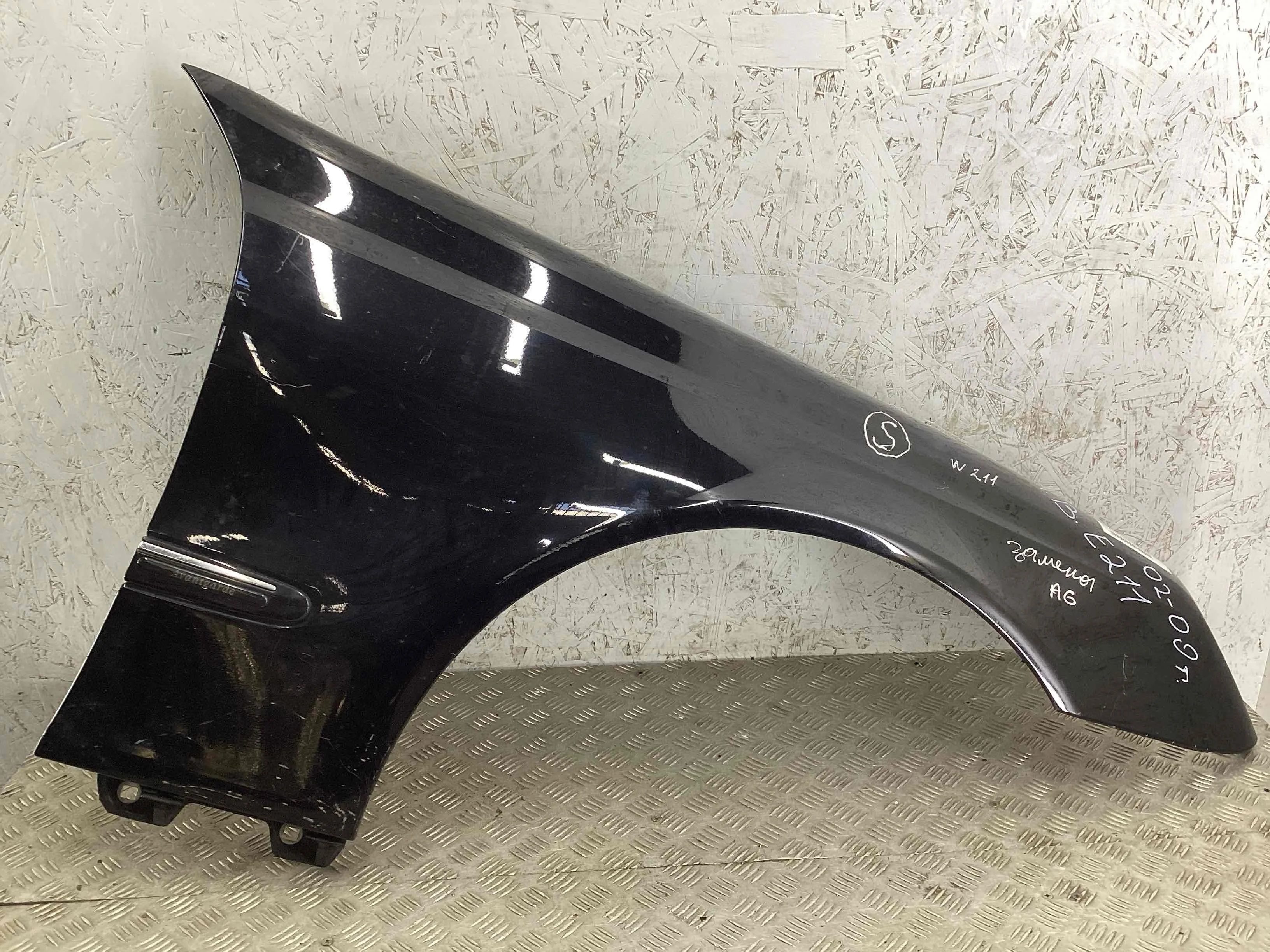 Крыло переднее правое Mercedes E (W211) 2002-2006  2002 2,2 CDi Дизель АКПП Седан.