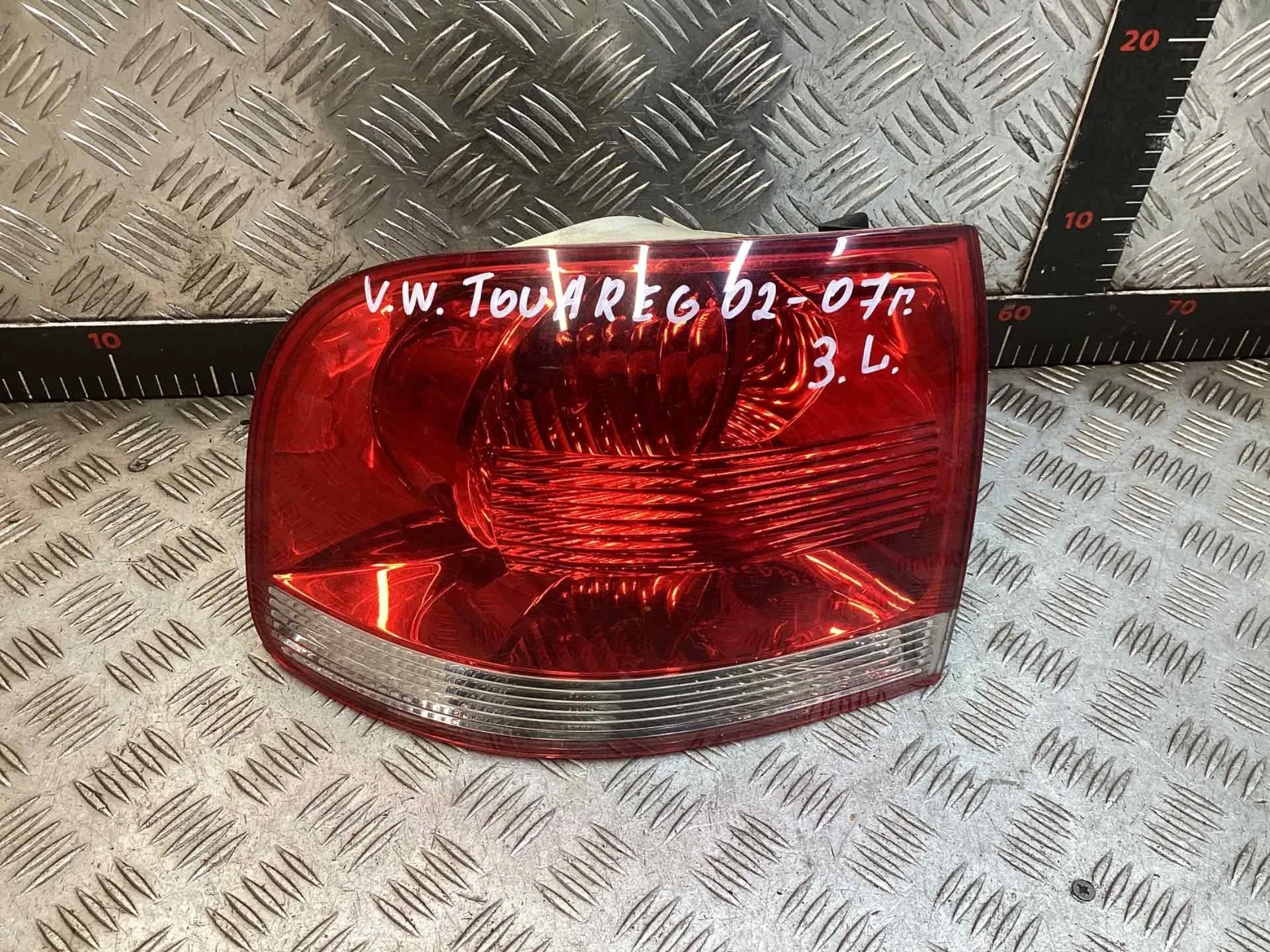 Фонарь задний левый Volkswagen Touareg Touareg I (7L) 2002-2006 2005 3,0 TDi Дизель АКПП Внедорожник.