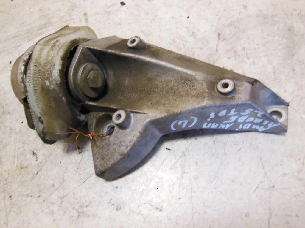 Кронштейн КПП Audi A6 Allroad A6 Allroad C5 (4BH) 2000-2005 2005 2,5 TDi Дизель АКПП Универсал.